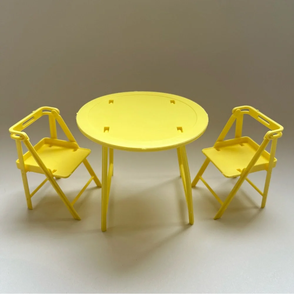 Vintage Barbie yellow table and chairs set - Picture 1 of 8